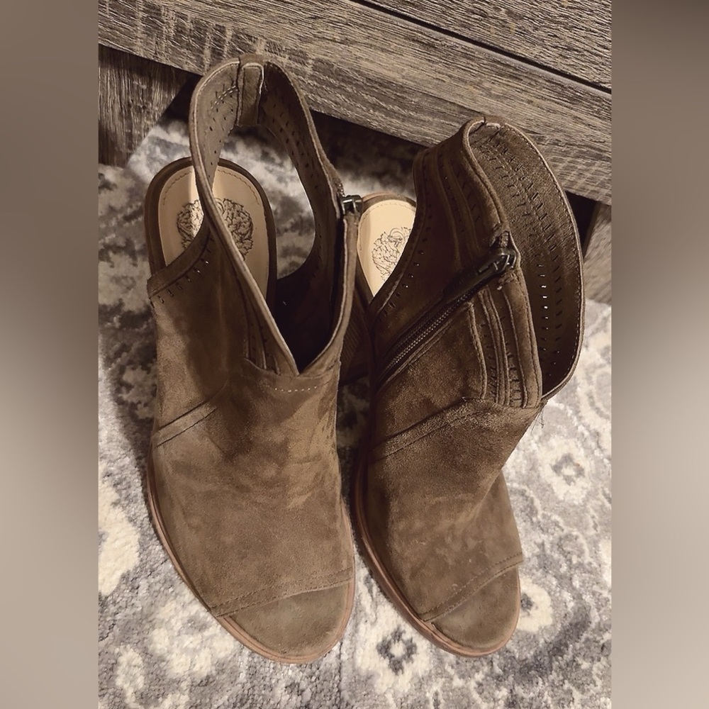 Womens Vince Camuto Koral Suede Leather Peep Toe Stacked Heel Bootie, Tan